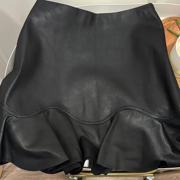 EUC Vegan Leather Black Ruffle Mini Skirt - Picture 4 of 6